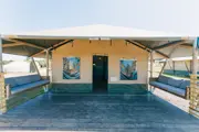 Front on view of safari XL lodge